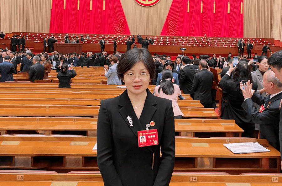 光榮丨海亮集團工會聯(lián)合會主席姚慧出席中國工會第十八次全國代表大會